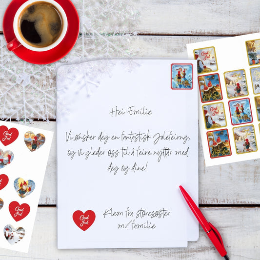 Pynt julekortene eller julepakkene med dekorative jule-stickers.