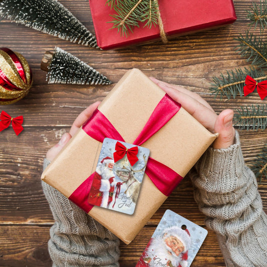 Merk julepakkene med dekorative gavelapper.