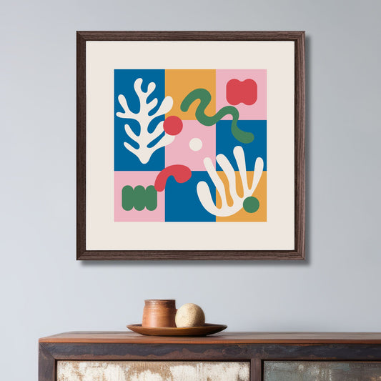 Dette moderne kunstverket er en hyllest til Henri Matisse og hans karakteristiske form og fargelek. Plakaten er perfekt for kunstelskere som ønsker et unikt og fargerikt uttrykk på veggen. Illustrasjonsfoto viser plakat i mørk ramme.