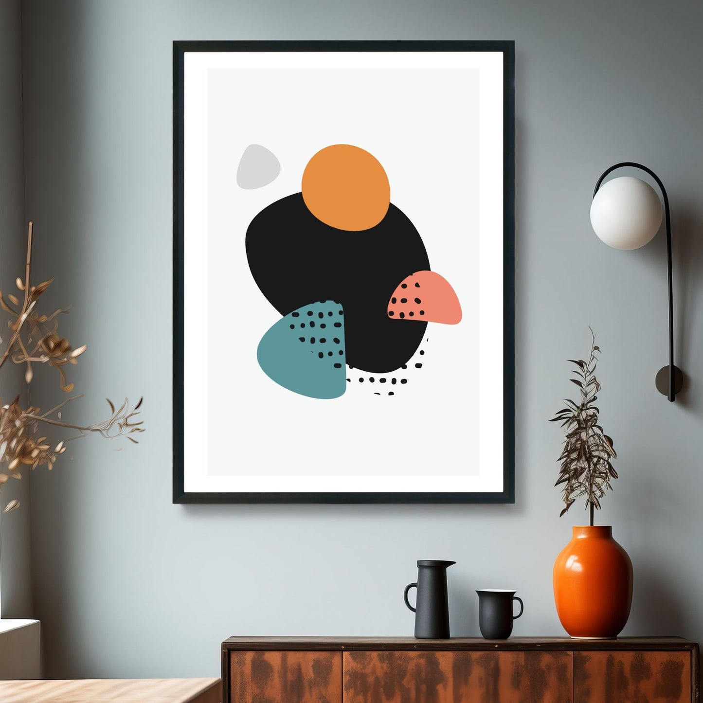 Grafisk motiv som viser et unikt og dynamisk arrangement av geometriske former og linjer, som skaper et visuelt slående bilde som vil fange oppmerksomheten til enhver besøkende. Illustrasjonsbilde som viser plakat i ramme på en vegg over et skap.