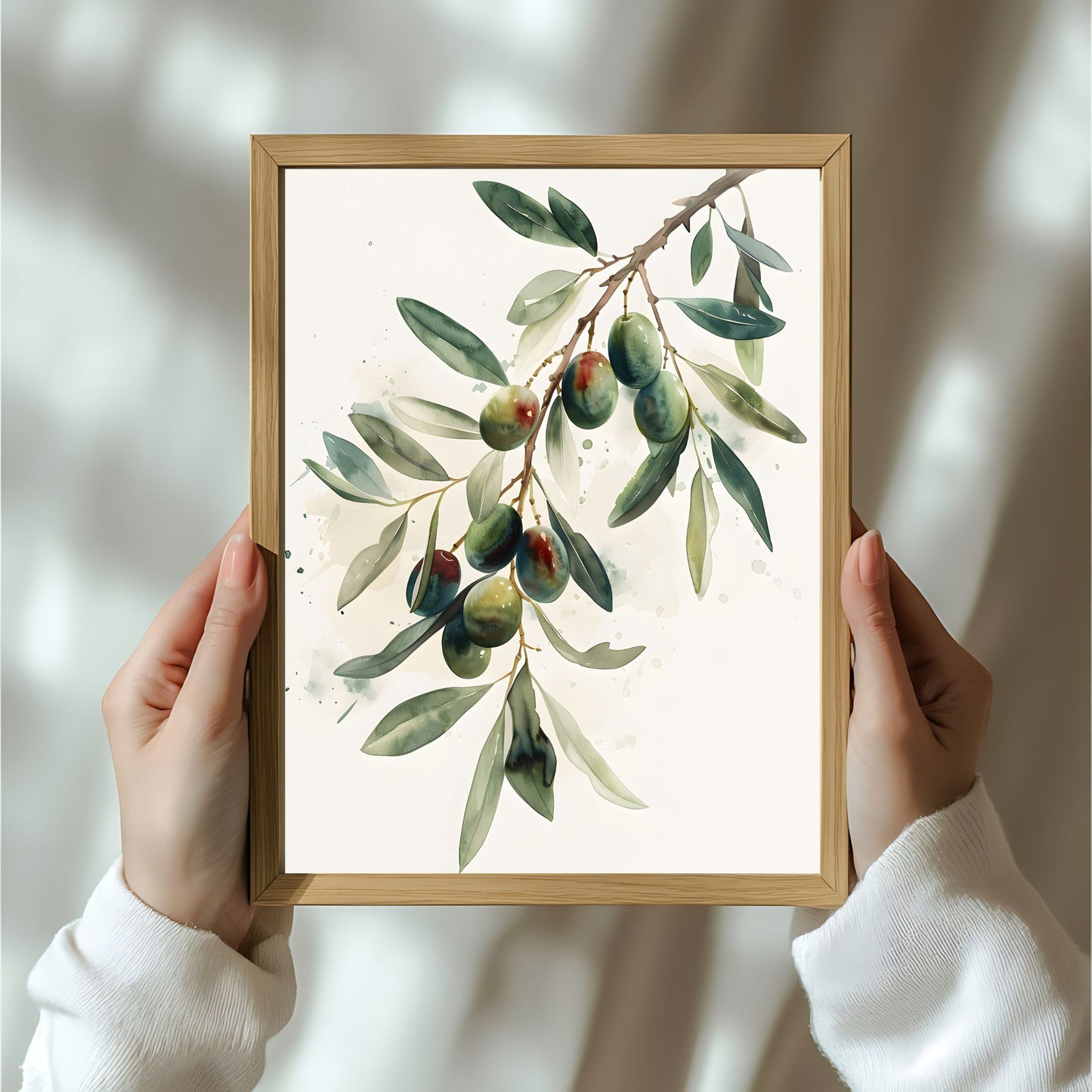 Akvarell Olivengren, et vakkert kunstverk som fremhever en olivengren med modne oliven, malt i en delikat akvarellstil. illustrasjon viser plakat i lys ramme.
