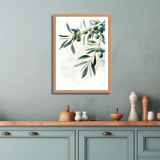 Dette vakre kunstverket skildrer en detaljert olivenkvist med modne oliven i en myk akvarellstil. Illustrasjon viser plakat med hvit kan i lys ramme.