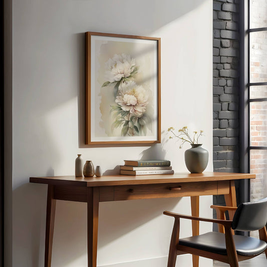 Akvarell Peonprakt No.1 er en elegant blomsterplakat med myke penselstrøk og delikate nyanser. Illustrasjon viser motivet som plakat med hvit kantlinje i eik ramme.