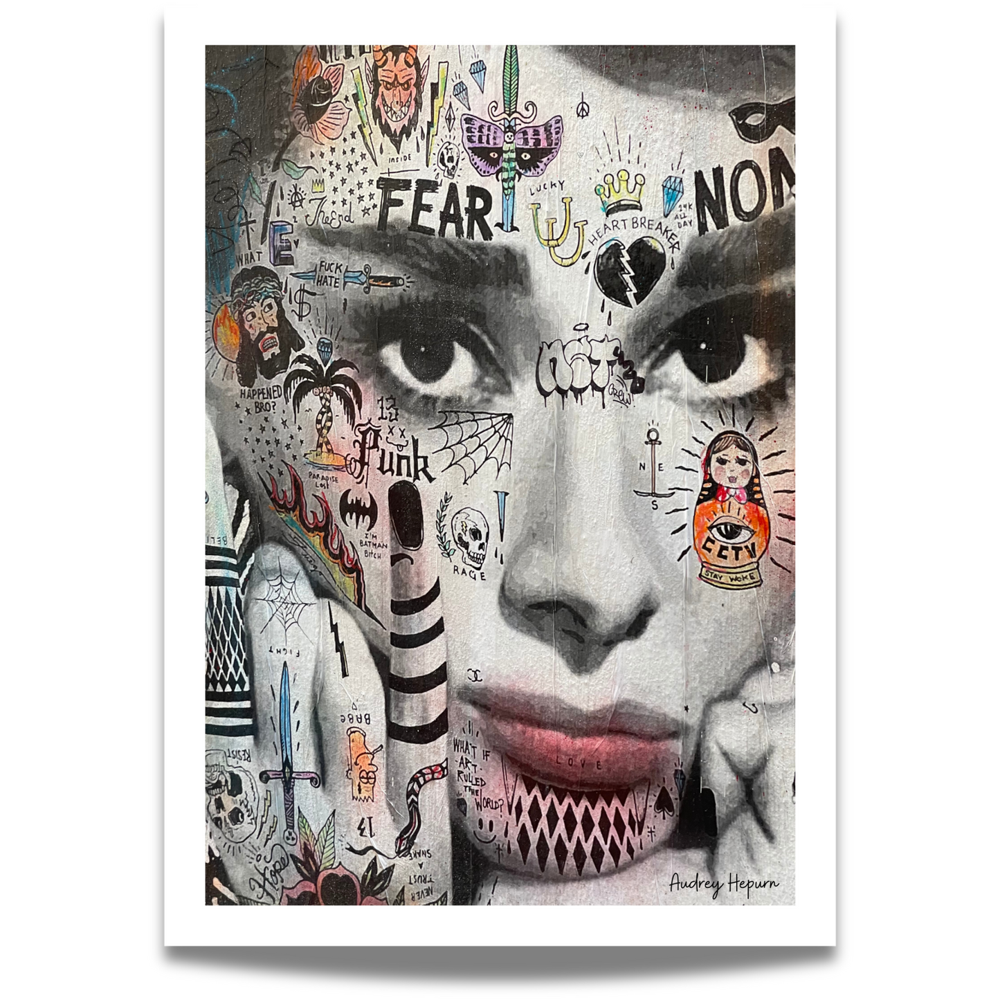Illustrasjonen viser en paste up plakat av "Audrey Hepburn" .