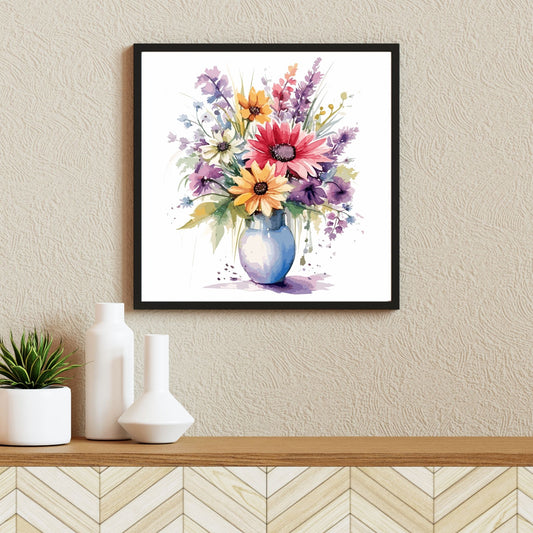 Vår "Blomster i vase" plakat og lerret er kunstnerisk utformet med grafiske illustrasjoner i akvarell, som skildrer en fargerik blomsterbukett i vase.  Illustrasjonen viser motivet som plakat i en svart ramme.