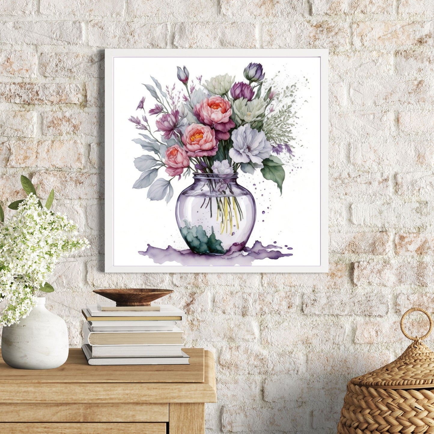 Vår "Blomster i vase" plakat og lerret er kunstnerisk utformet med grafiske illustrasjoner i akvarell, som skildrer en fargerik blomsterbukett i vase. Illustrasjonen viser motivet som plakat i en hvit ramme.