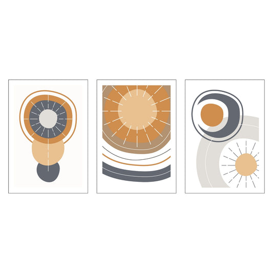Skap et harmonisk og stilig uttrykk i hjemmet ditt med denne tredelte plakatserien, Boho Wall Art. Motivet kombinerer organiske former med sol-inspirerte sirkler og nøytrale jordfarger som beige, grått og oker.