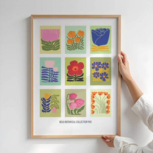 Bold Botanic-plakatene kombinerer stiliserte blomster med grafisk lekenhet, inspirert av retro paletter og moderne flat design. Illustrasjon viser Bold Botanic No1 i eik ramme.