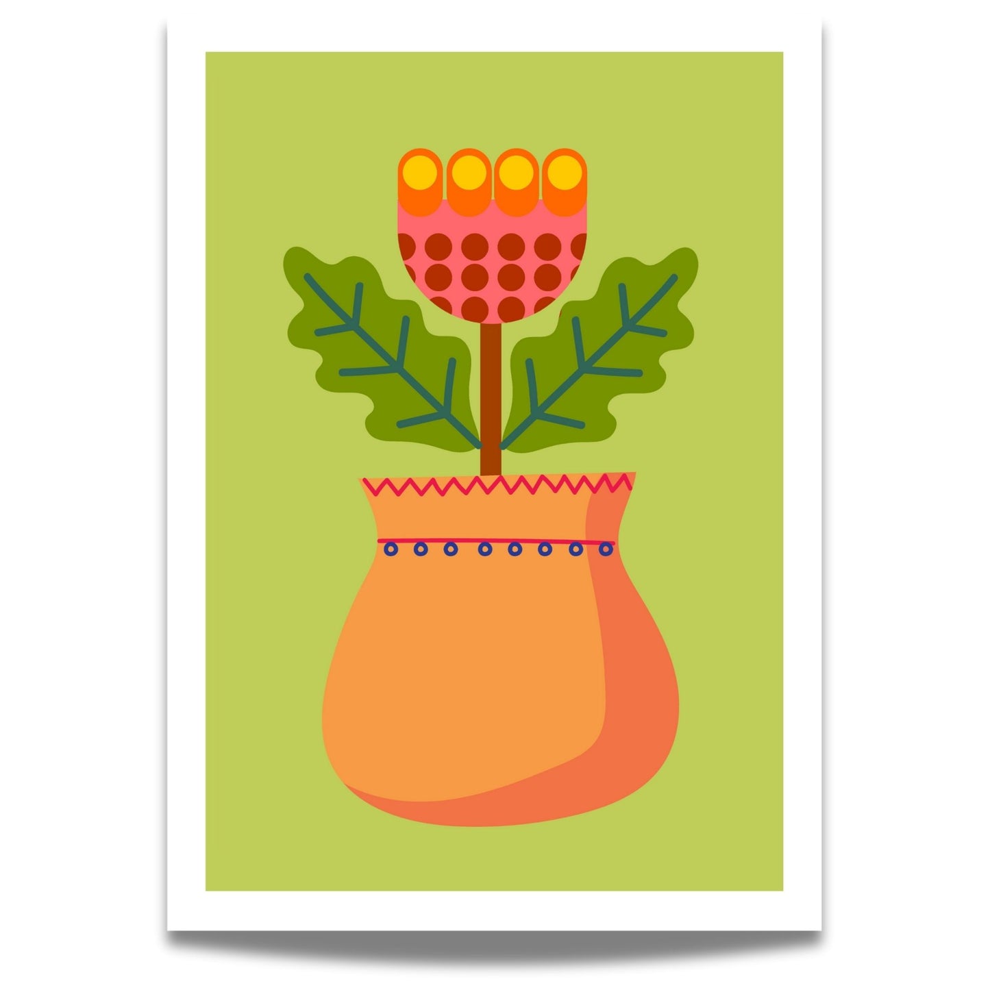 Bold Botanical No14 med sinn fantasifulle blomst med oransje og rosa kronblader prydet med røde prikker reiser seg fra en rund, dekorert vase i varme ferskentoner. To taggete blader i grønt rammer inn motivet, og skaper en leken kontrast mot den lysegrønne bakgrunnen.