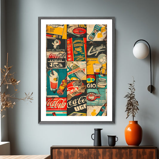 Et abstrakt, grafisk design i en sjarmerende retro stil, og et motiv av Coca Cola reklameplakater. Illustrasjonsfoto viser motivet som plakat i mørk ramme.