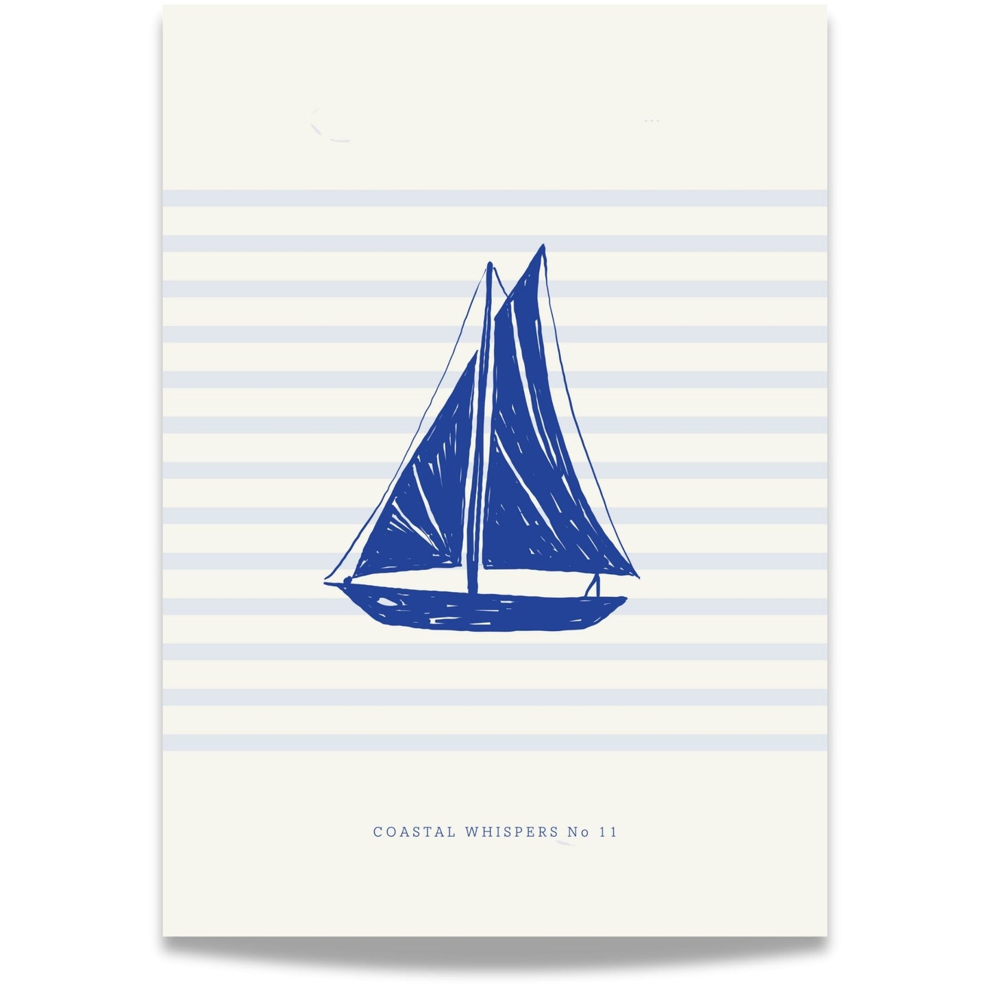 Coastal Whispers No11 – Plakat
En enkel og stilren silhuett av en seilbåt i blått mot horisontale linjer. Perfekt for en minimalistisk og maritim stil.