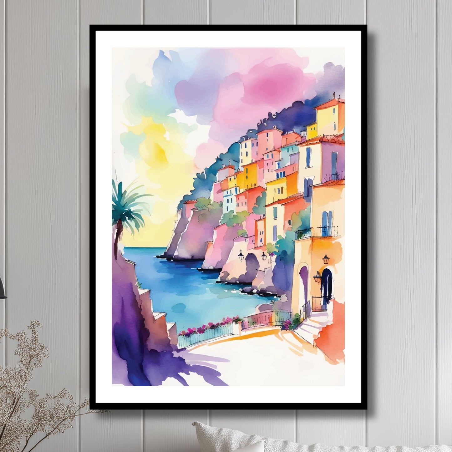 Denne plakaten fanger den fargerike og idylliske atmosfæren fra Côte d'Azur, med vakker kystby, livlige fasader og det krystallklare Middelhavet. Illustrasjon viser plakat i sort ramme.