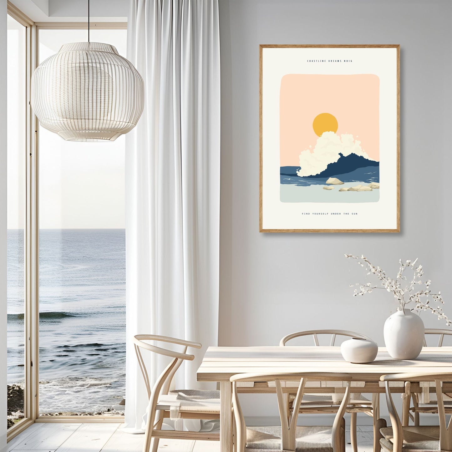 Coastline Dreams No16 – Plakat
Store bølger bryter mot steinene i solnedgangen. En dramatisk og samtidig fredelig komposisjon med tekst: Find yourself under the sun. Illustrasjon viser plakat i eik ramme.