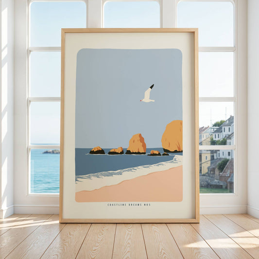 Coastline Dreams No3 – Plakat
Kystlandskap med hav, klipper og måke i flukt. En hyllest til naturens enkelhet og frihetens ro. Illustrasjon viser plakat i eik ramme.