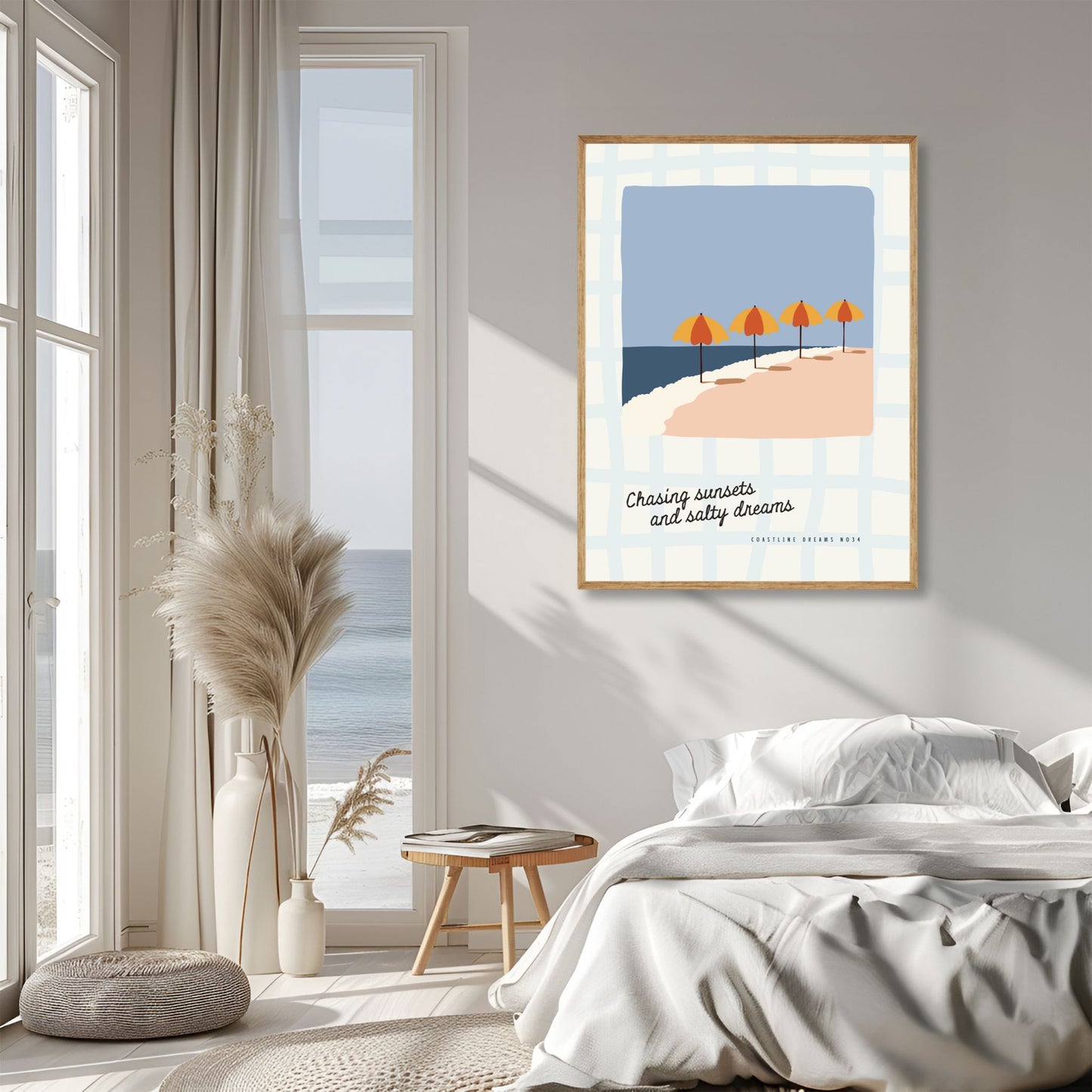 Coastline Dreams No34 – Plakat
Fire oransje parasoller står på rekke langs en strand i solskinn. Teksten "Chasing sunsets and salty dreams" setter stemningen for late dager. Illustrasjon viser plakat i eik ramme.