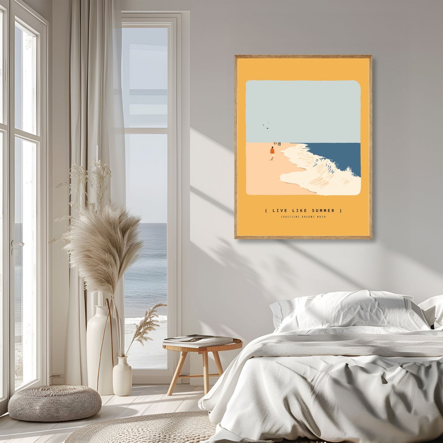Coastline Dreams No38 – Plakat
Mennesker vandrer langs vannkanten mens bølgene slår inn. En varm plakat med teksten "Live like summer" – sommerlivet fanget i bevegelse. Illustrasjon viser plakat i eik ramme.