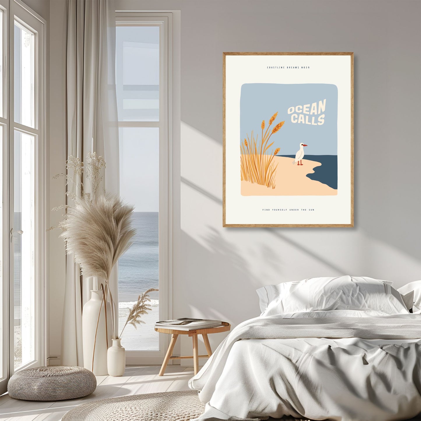 Coastline Dreams No39 – Plakat
En måke står vendt mot havet ved strandgress og teksten "Ocean Calls". Et rolig og symbolsk motiv med maritim sjel. Illustrasjon viser plakat i eik ramme.