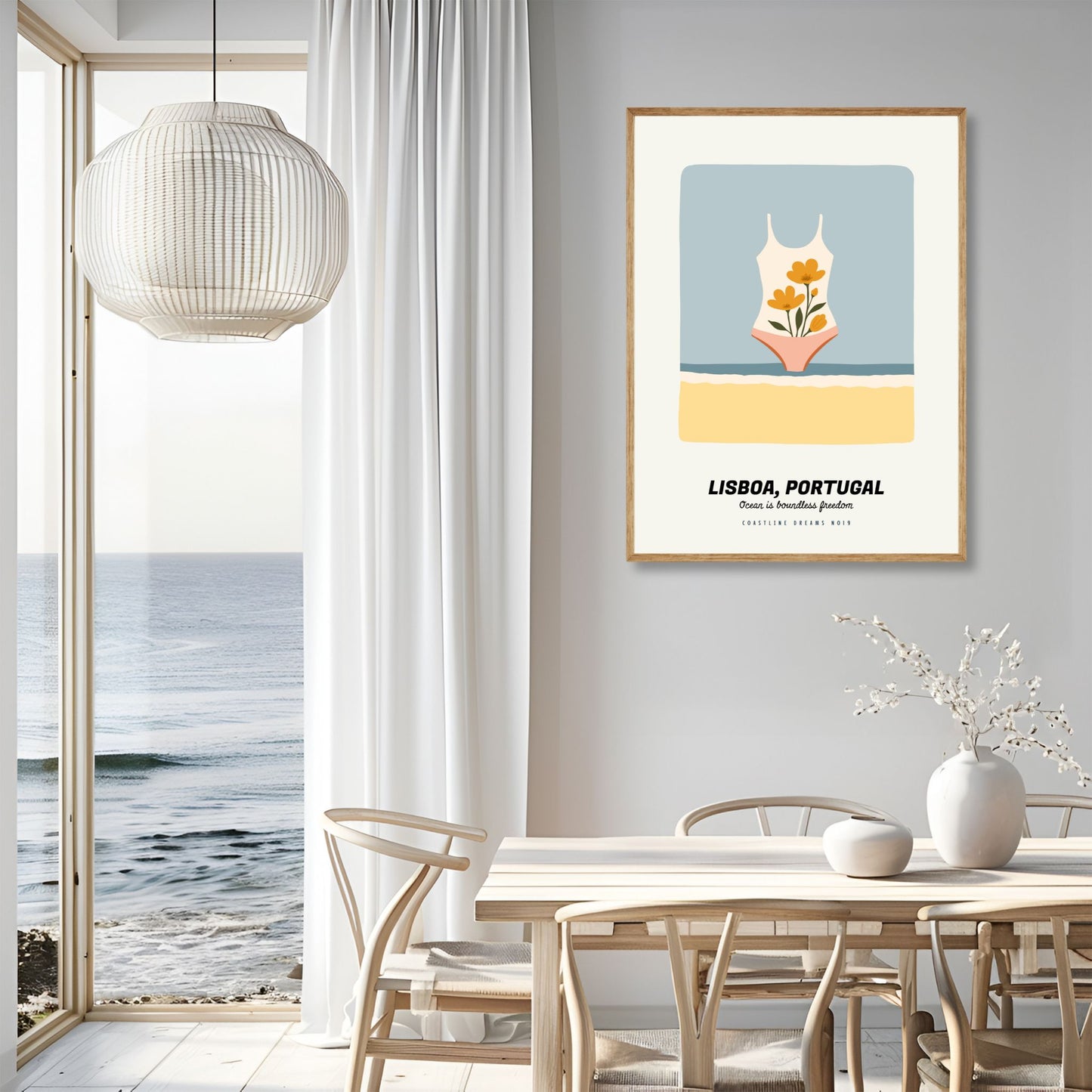 Coastline Dreams No19 – Plakat
En badedrakt dekorert med blomster står som sommerens symbol mot havet i bakgrunnen. Enkel, leken og feminin. Illustrasjon viser plakat i eik ramme.