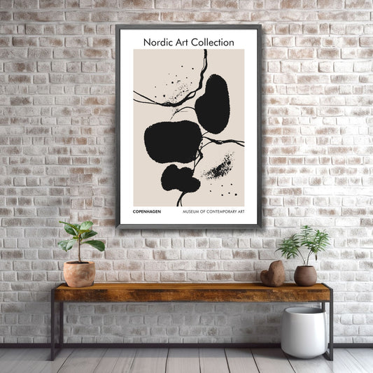 Denne grafiske plakaten i sort og beige - gir en subtil, og sterk visuell appell som vil komplementere en rekke innredningsstiler. Illustrasjonsfoto viser plakaten i sort ramme.