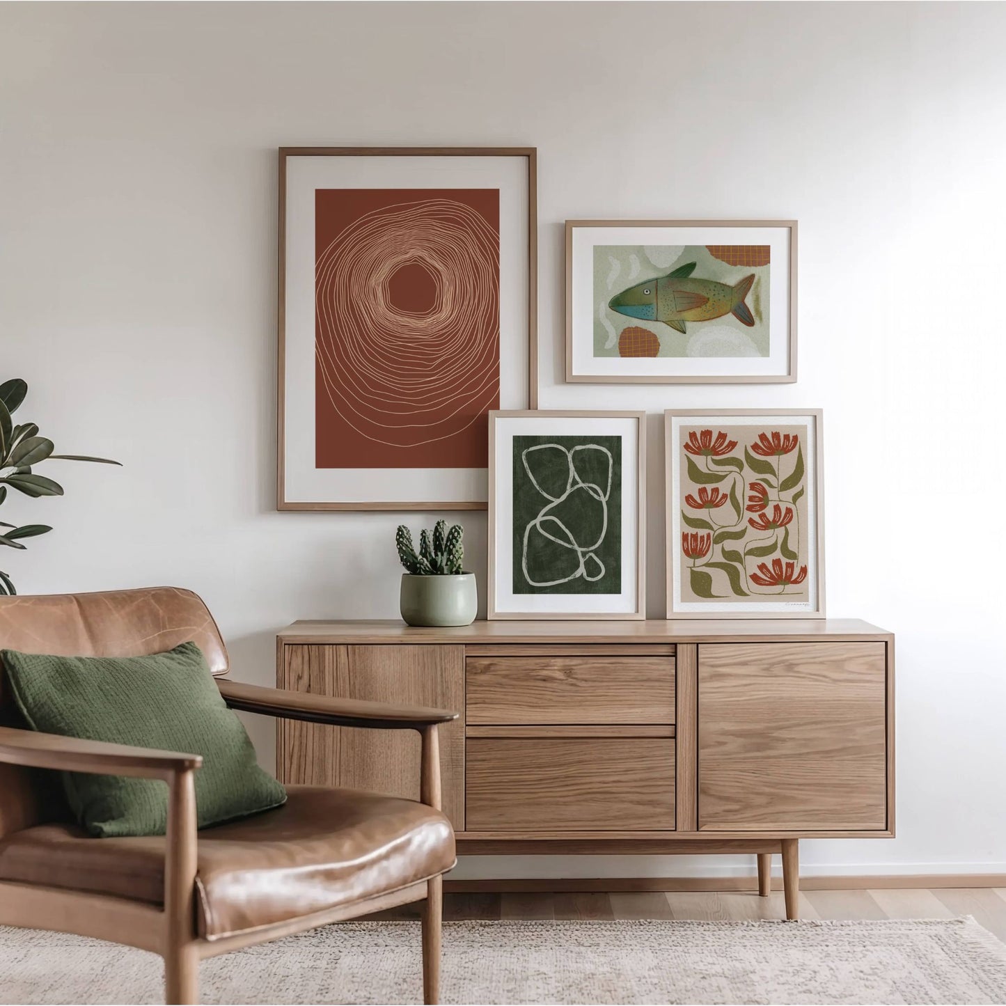 "Den Fargerike Fisken" fra Serien Fantasi og Fauna på en gallerivegg.