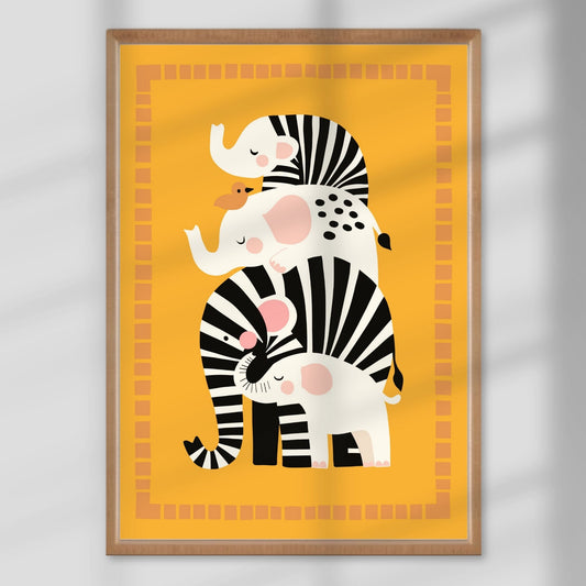 Sterke sammen – tre elefanter i balanse minner oss om kraften i samarbeid og familie. Et humoristisk og varmt motiv. Illustrasjon viser plakat i eik ramme på et barnerom.