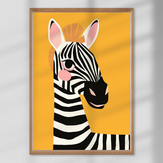 Elegant og lekende – denne varianten av sebraen i portrettformat passer perfekt i kombinasjon med andre dyr fra serien. Illustrasjon viser plakat i eik ramme.