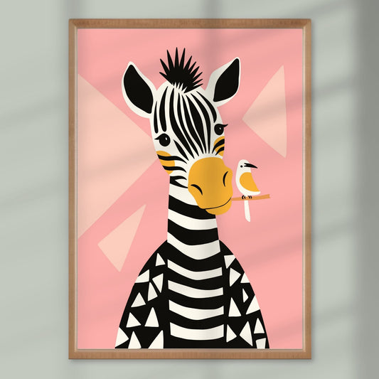 Vennskap i sort og hvitt – denne sebraen med fuglevenn på ryggen viser at ekte vennskap kommer i alle farger og fasonger. Illustrasjon viser plakat i eik ramme.