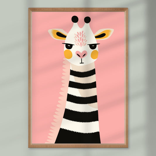 Lang hals, stort hjerte – den stilige sjiraffen har attitude og sjarm som gir barnerommet både høyde og karakter. Illustrasjon viser plakat i eik ramme.