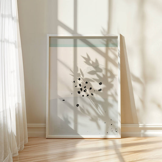 Dusty Green No3, en elegant og subtil kunstplakat som kombinerer duse grønntoner, beige nyanser og et delikat, abstrakt mønster. Illustrasjon viser motivet som plakat i hvit ramme.