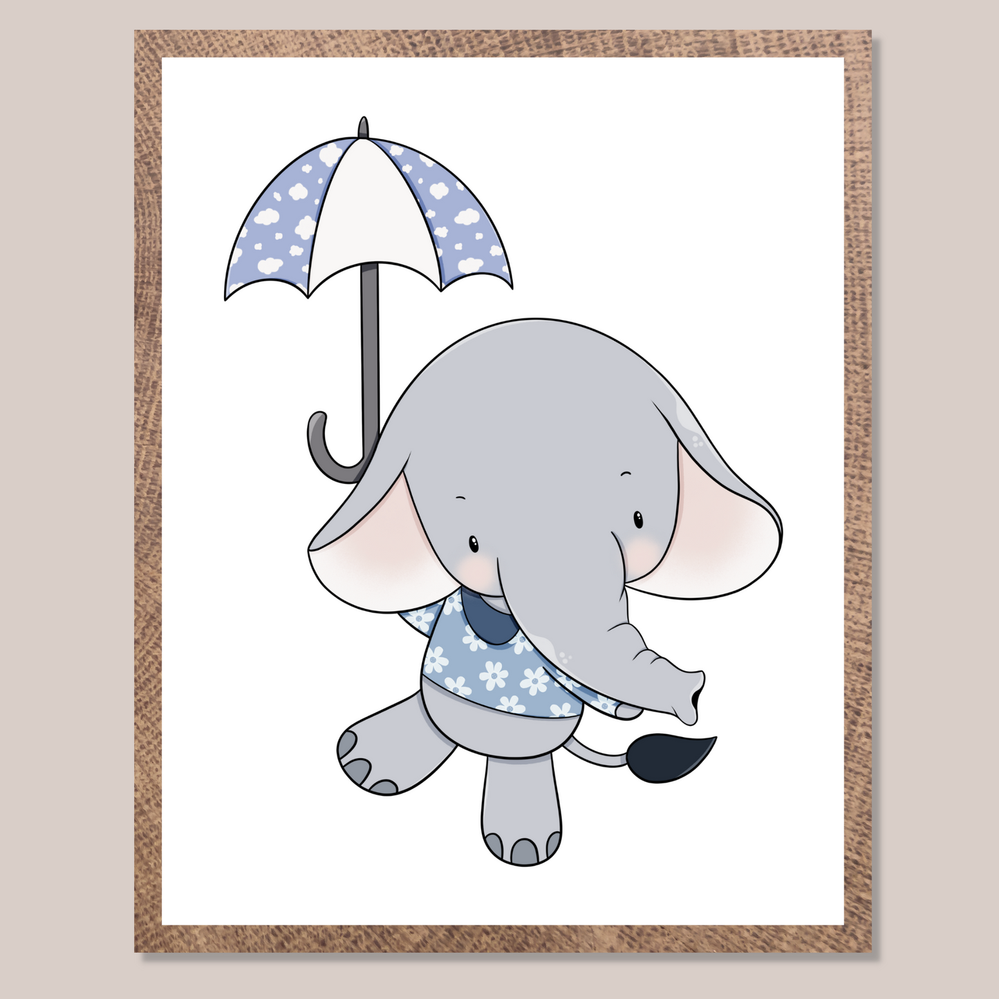 Grafisk motiv som illustrerer en elefant-gutt som holder en paraply. Elefanten har på seg en lyseblå genser med lyse blomster.