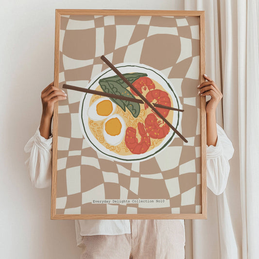 En leken frokostscene med egg, tomat og gaffel – retro og moderne i ett. Illustrasjon visewr plakat i eik ramme.