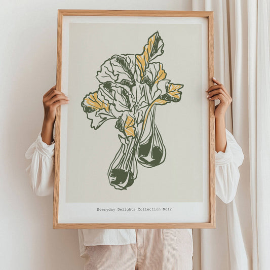 Et grafisk og organisk motiv med smak av marked og hage – frodig og stilrent. Illustrasjon viser plakat i eik ramme.