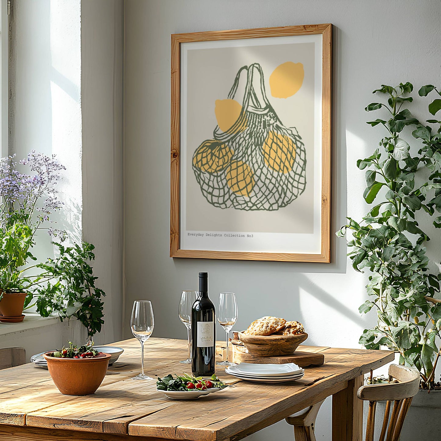 Dette grafiske motivet viser sitroner i nettingpose – et klassisk og sjarmerende motiv i naturlige fargetoner med tydelig retro-preg. Illustrasjon viser plakat i eik ramme.