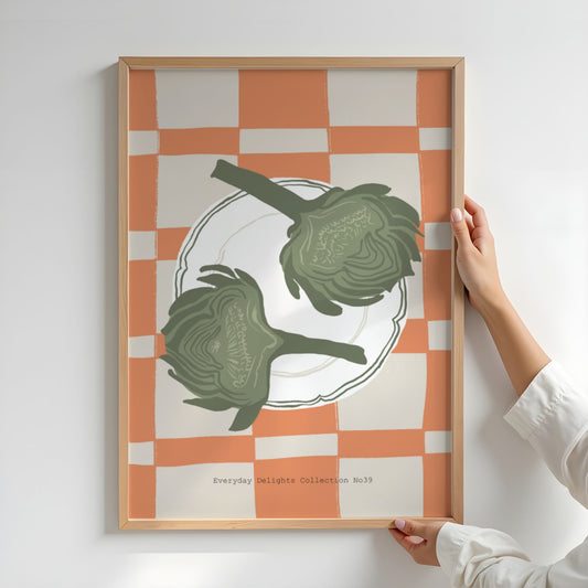 To grønne artisjokker på oransjerutete bakgrunn – moderne og smakfull veggkunst. Illustrasjon viser plakat i eik ramme.