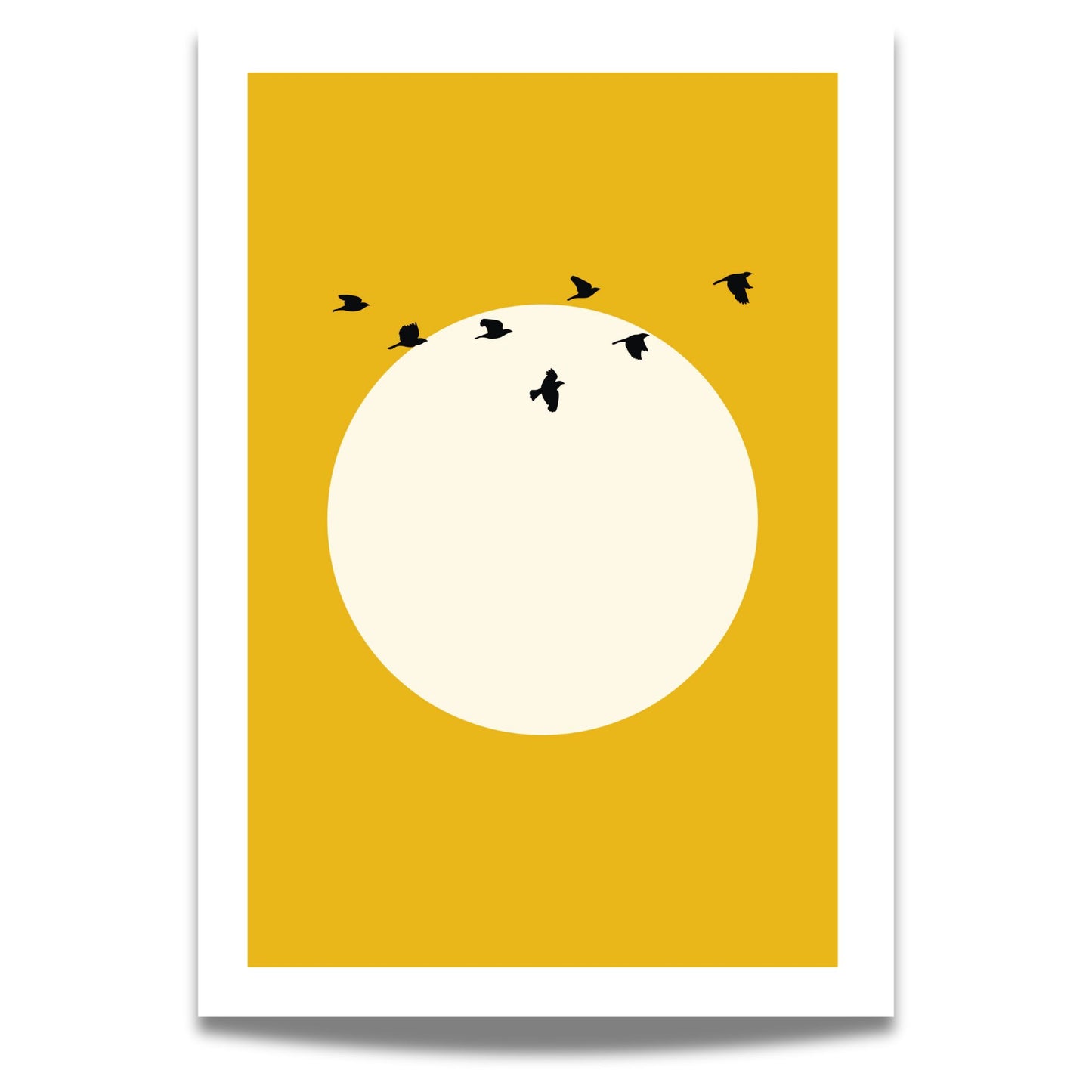 Med sin gule bakgrunn og fuglene som flyr foran en majestetisk gul måne, gir dette kunstverket en følelse av frihet og harmoni.