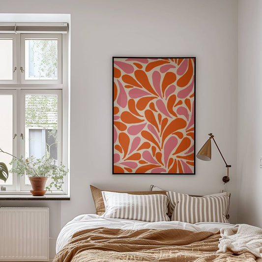 Fargedans – en moderne plakat med myke, organiske former i strålende oransje og dempet rosa. Illustrasjon viser plakat uten kanlinje i sort ramme.