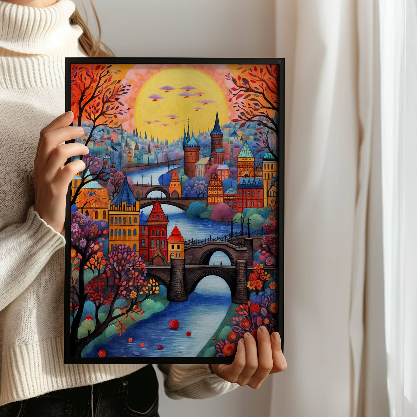 En fargerik og livlig illustrasjon av Praha ved solnedgang med Karlsbroen i sentrum. Illustrasjon viser plakat uten hvit kant i sort ramme.