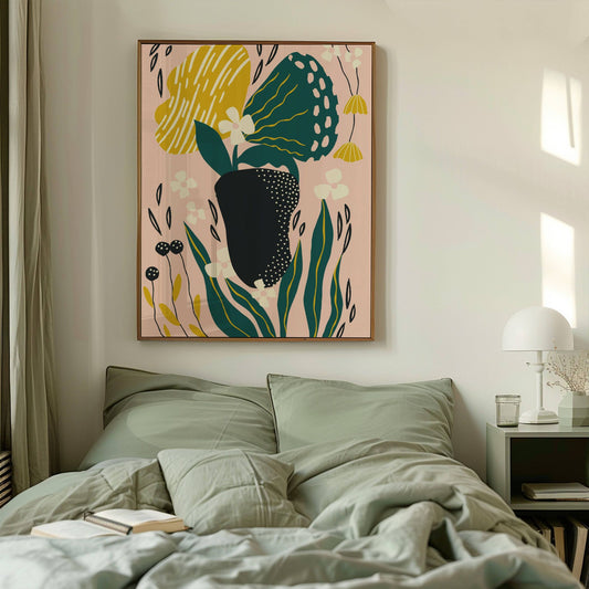 Floral Groove Collection No1 – plakat er en del av en fargerik og moderne serie inspirert av stilisert botanikk og abstrakte former. Illustrasjon viser plakat i ramme over en seng.