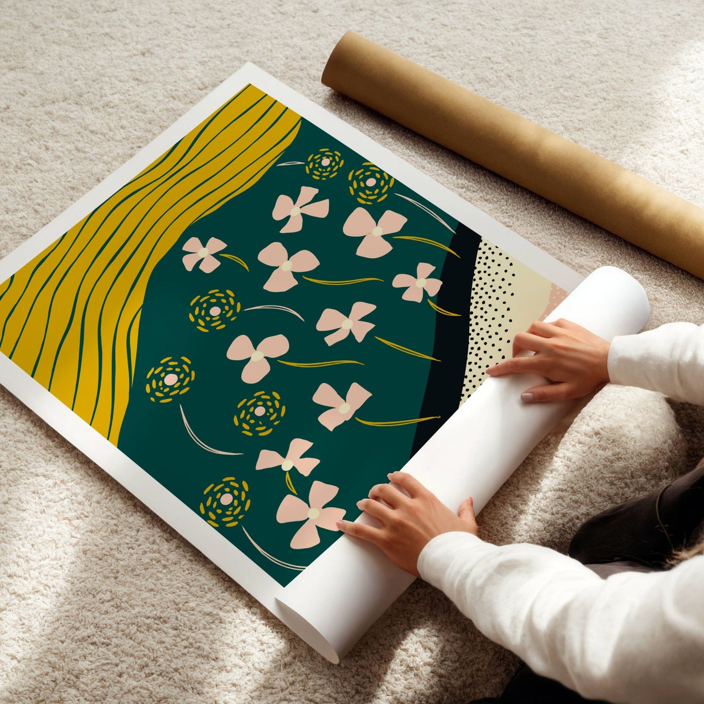 Floral Groove Collection No4 – plakat er en del av en fargerik og moderne serie inspirert av stilisert botanikk og abstrakte former. Illustrasjon viser plakat på print.
