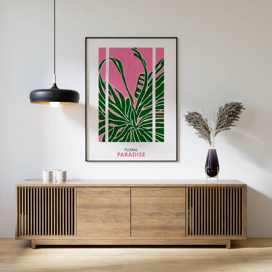 Floral Paradise No2 kombinerer store, elegante blader med et stilrent og balansert uttrykk. Illustrasjon viser plakat i sort ramme.