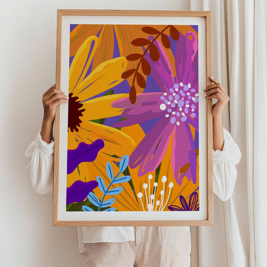 Funky Flora Fargerike Plakat er en leken og energisk plakatserie som hyller farger, former og kreativ frihet. Illustrasjon viser plakat med hvit kantlinje i eik ramme.