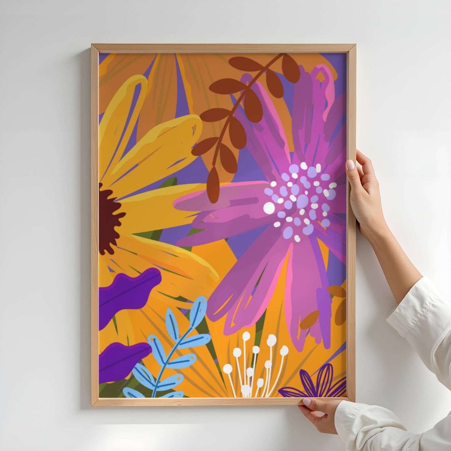 Funky Flora Fargerike Plakat er en leken og energisk plakatserie som hyller farger, former og kreativ frihet. Illustrasjon viser plakat uten hvit kantlinje i eik ramme.