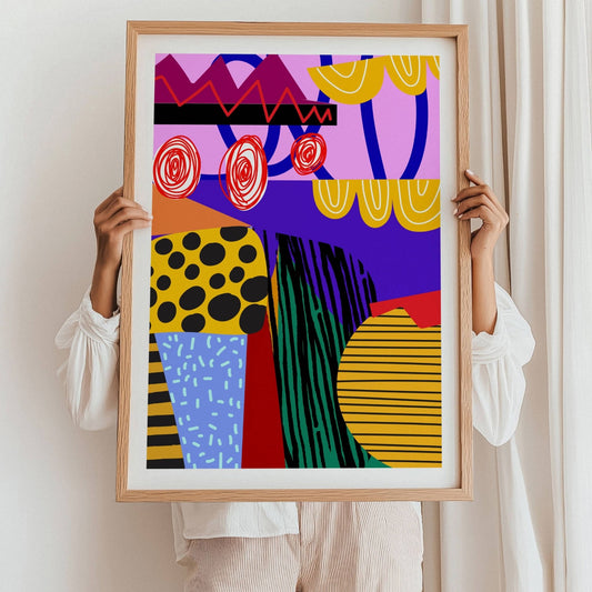 Funky Flora Fargerike Plakat er en leken og energisk plakatserie som hyller farger, former og kreativ frihet. Illustrasjon viser plakat med hvit kantlinje i eik ramme.