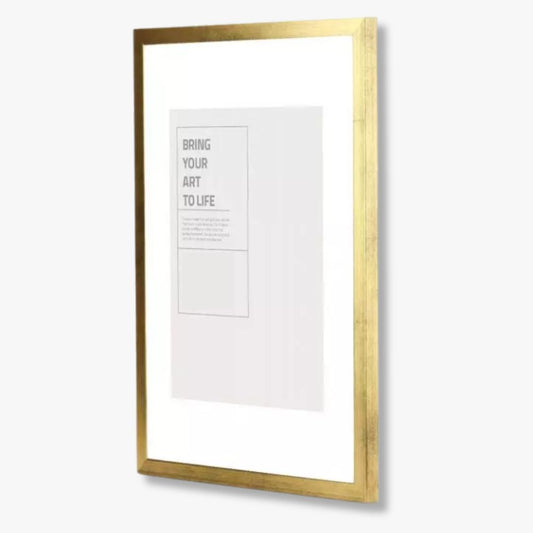 GALANT kvalitetsramme i gullfarget furu er en fin innramming av plakaten din. Profilbredde 13 mm, dybde på 12 mm. Leveres med plexiglass.