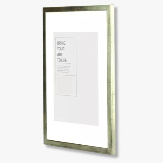 GALANT kvalitetsramme i sølvfarget furu er en fin innramming av plakaten din. Profilbredde 13 mm, dybde på 12 mm. Leveres med plexiglass.