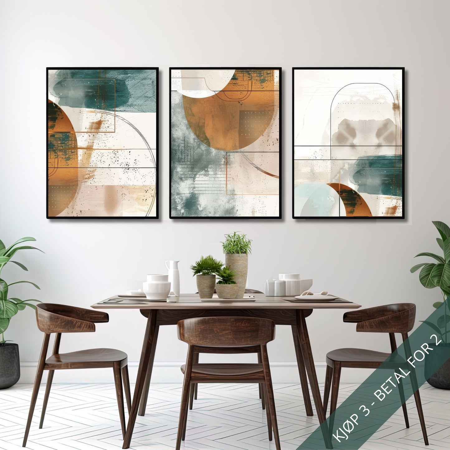 Disse geometriske formene i jordnære fargetoner som rust, teal og krem gir en perfekt balanse mellom moderne design og tidløs eleganse. Miljøfoto viser de tre motivene i serien som plakater i sort ramme.