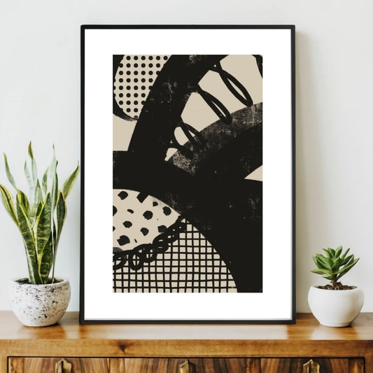 Geometric Art Shapes plakat kombinerer abstrakte geometriske former med minimalistiske linjer og dynamiske mønstre. Illustrasjonsfoto viser plakat i svart ramme.