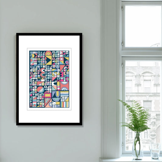 Plakat med geometrisk motiv i sirkler, trekanter, kvadrater og rektangler, i multi farger på mørk blå bunn.