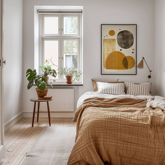 Golden Balance – en abstrakt kunstplakat og lerretstrykk med en harmonisk komposisjon av former og teksturer. Illustrasjon viser motivet som plakat i sort ramme.