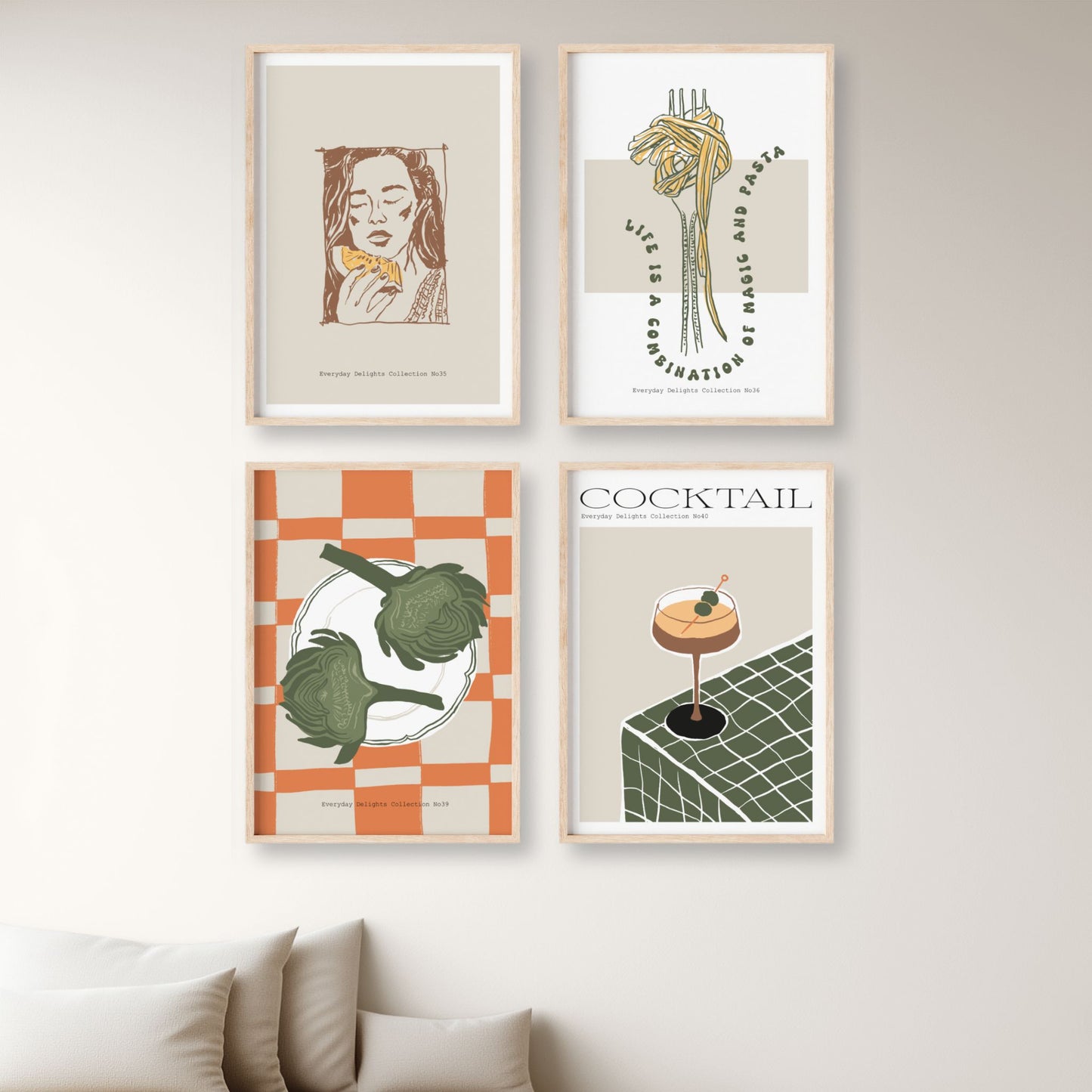 Green & Golden – plakatsett med grønnsaker, pasta og sitrusglede. Illustrasjon viser plakat No 35 - 36 - 39 - 40 i eik ramme.